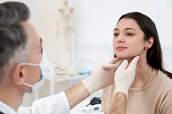 Çene Eklemi (TMJ) Problemleri ve Fizyoterapi Tedavisi: Belirtiler, Nedenler ve Tedavi Yöntemleri